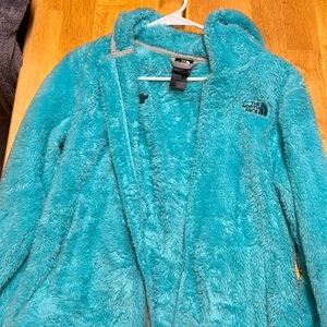 small women’s north face fuzzy blue jacket
